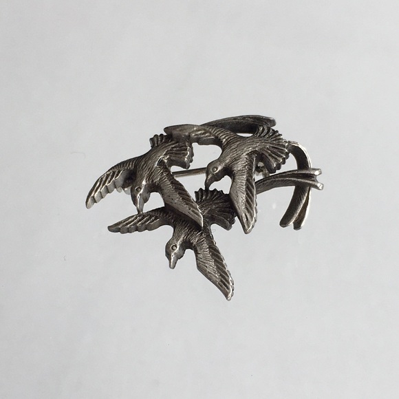 Pewter Flying Swallows Birds Brooch Lapel Pin 1” - Picture 3 of 6